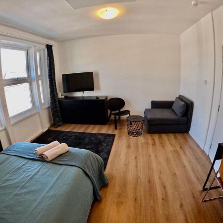Lovely One Bedroom Flat Лондон Екстериор снимка