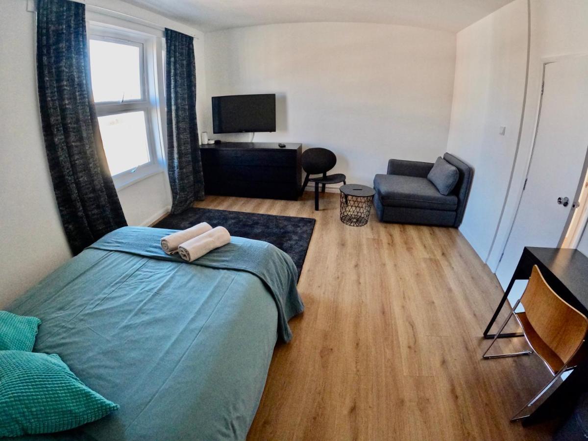 Lovely One Bedroom Flat Лондон Екстериор снимка