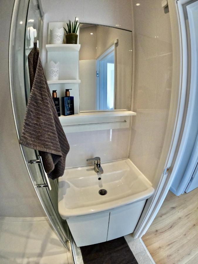 Lovely One Bedroom Flat Лондон Екстериор снимка