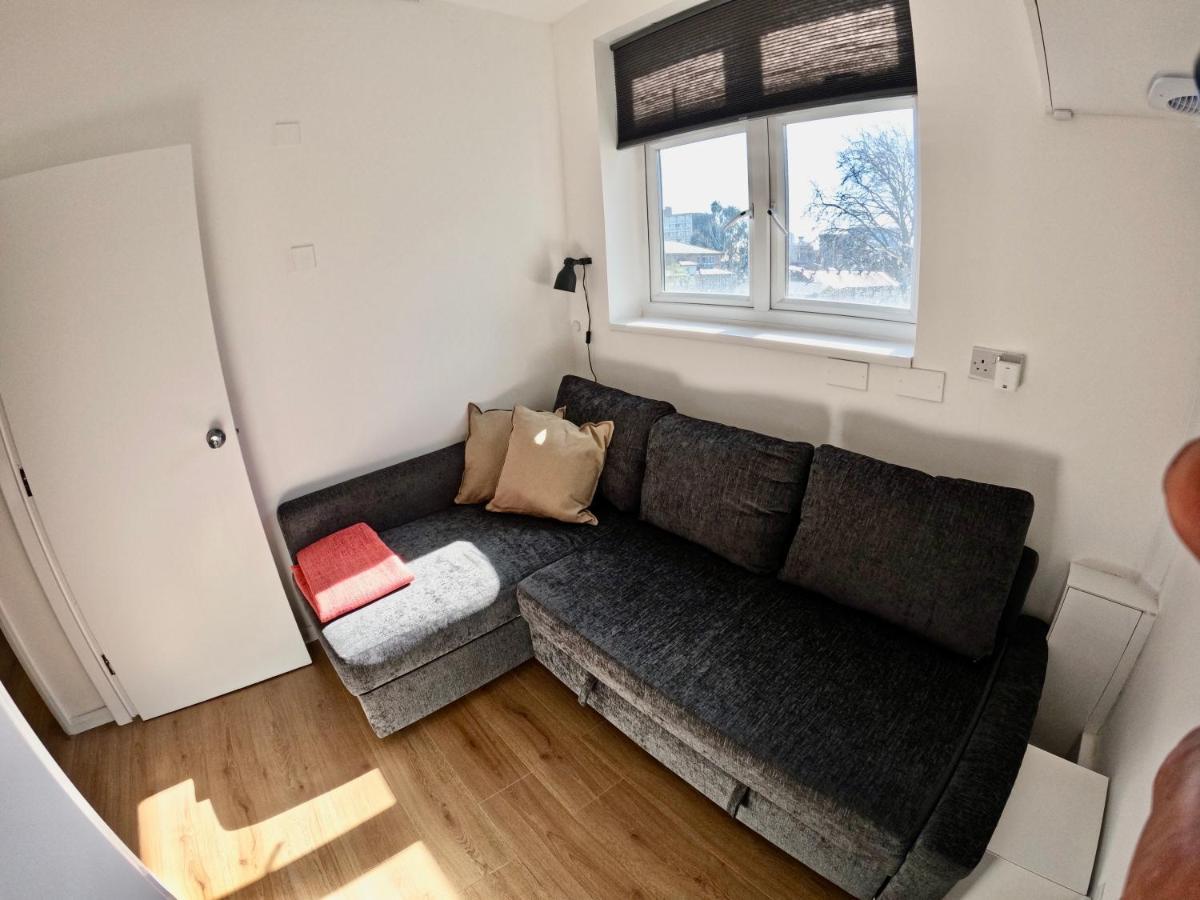 Lovely One Bedroom Flat Лондон Екстериор снимка