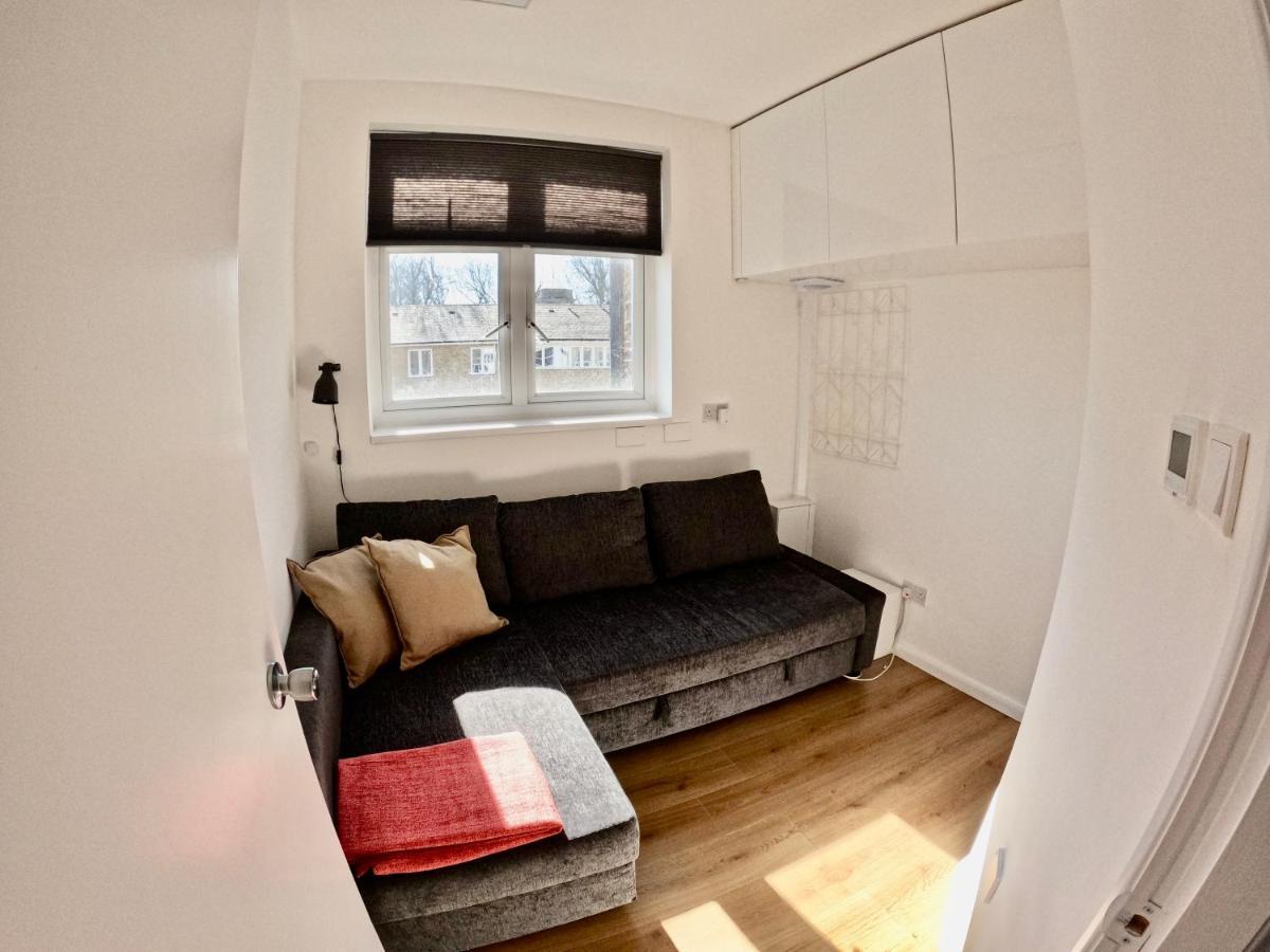 Lovely One Bedroom Flat Лондон Екстериор снимка