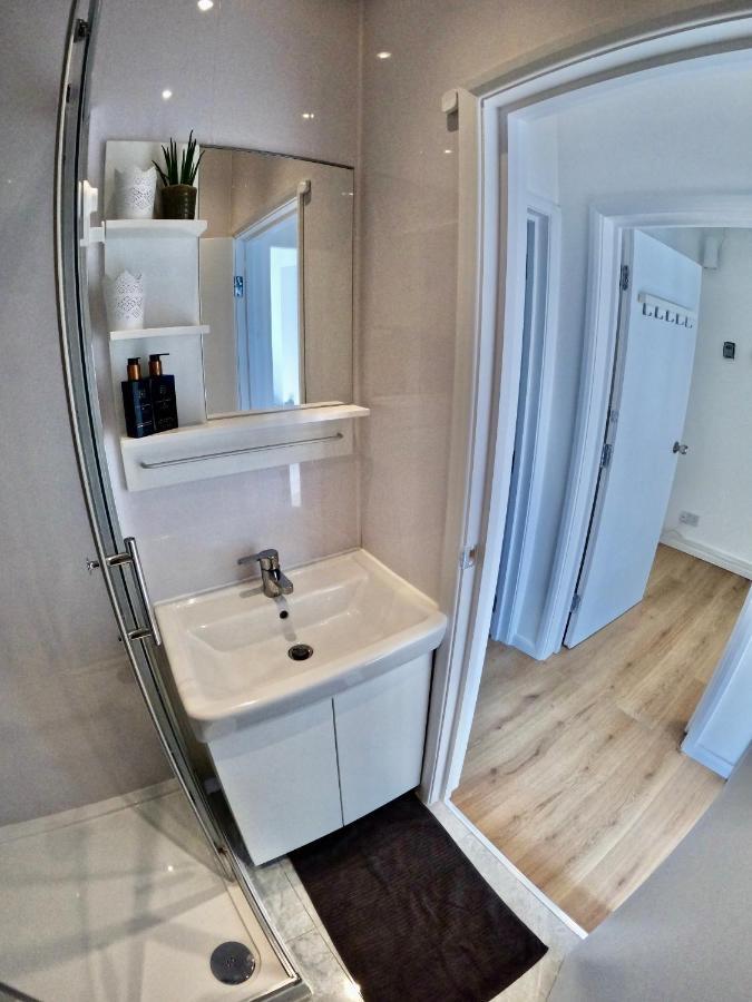 Lovely One Bedroom Flat Лондон Екстериор снимка